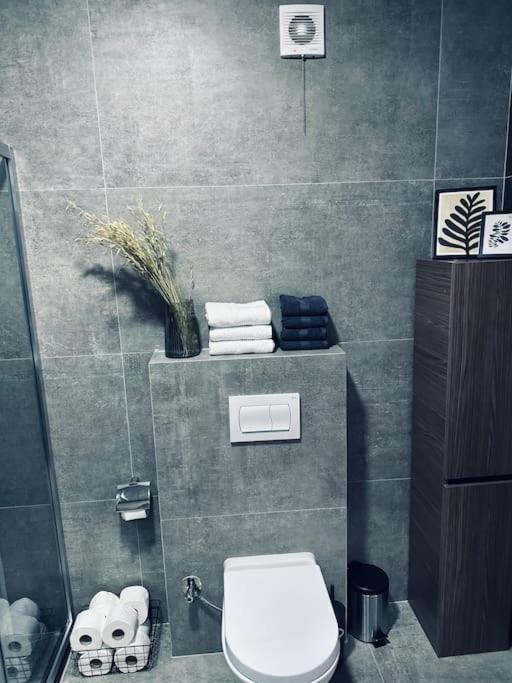 Priam Apartment Приштина Экстерьер фото