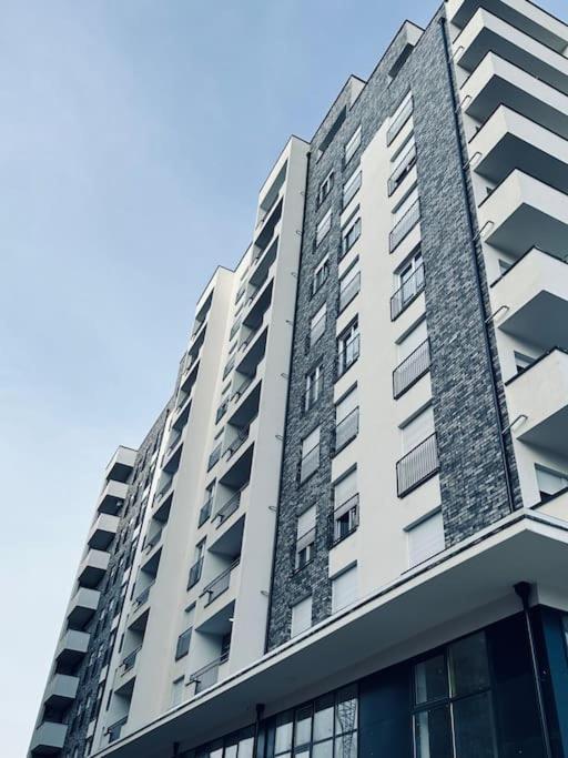 Priam Apartment Приштина Экстерьер фото