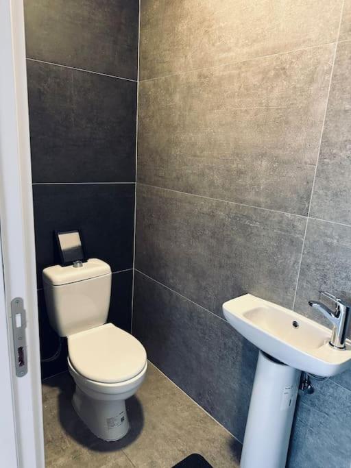 Priam Apartment Приштина Экстерьер фото