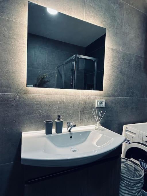 Priam Apartment Приштина Экстерьер фото