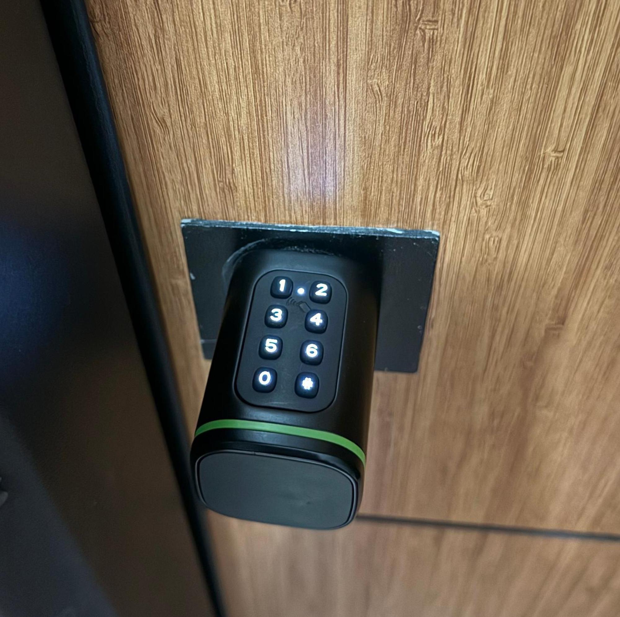 Priam Apartment Приштина Экстерьер фото